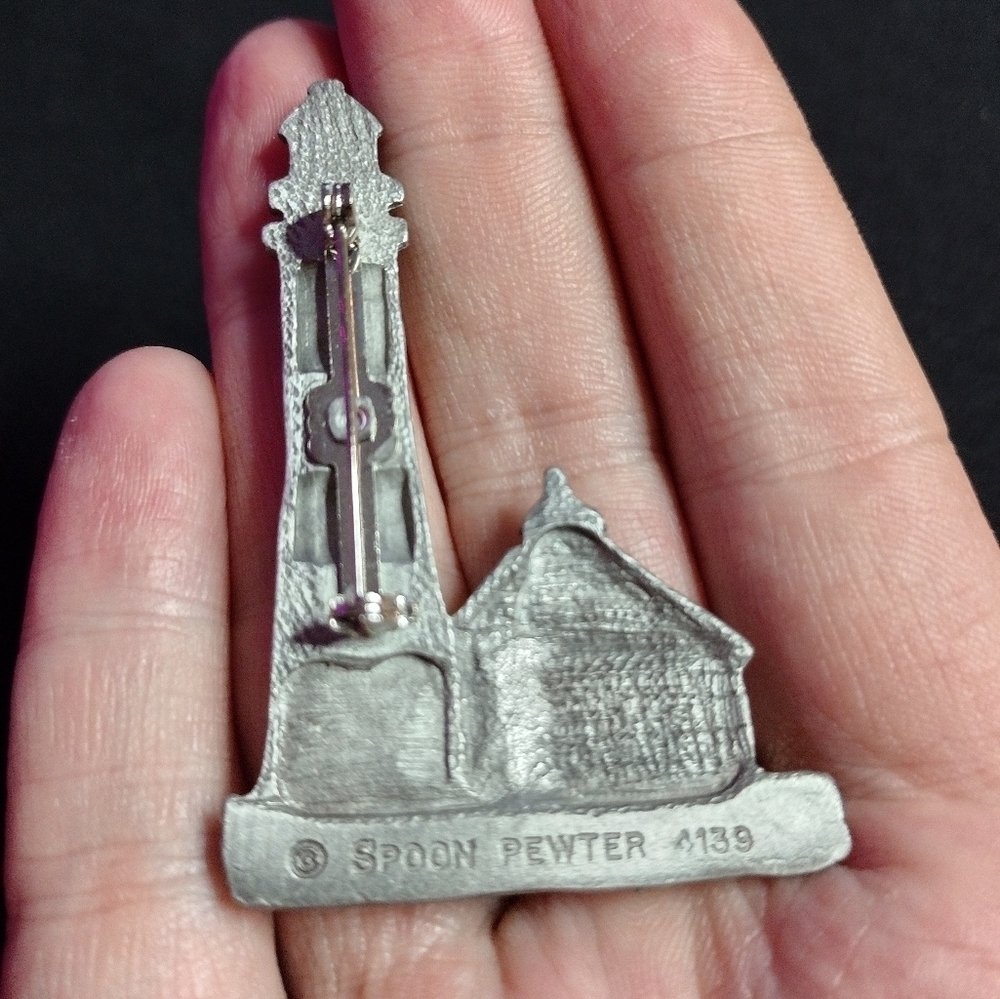 Spoontiques Pewter Lighthouse and Cottage Brooch - Picture 4 of 5